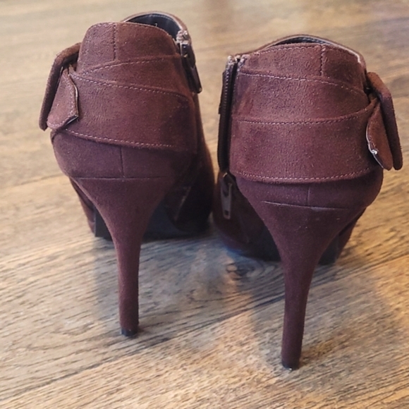 Brown Suede Ankle Booties size 8 - Picture 3 of 5